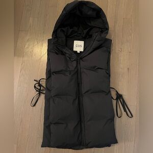 Cos - padded hooded vest, one size